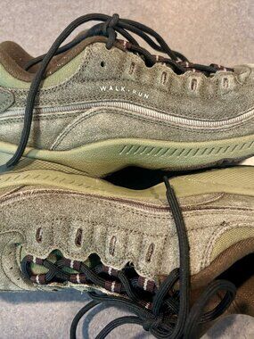 ~~Easy Spirit Romy Womens 7.5 W Green Leather Low Top Lace Comfort Walking Shoes